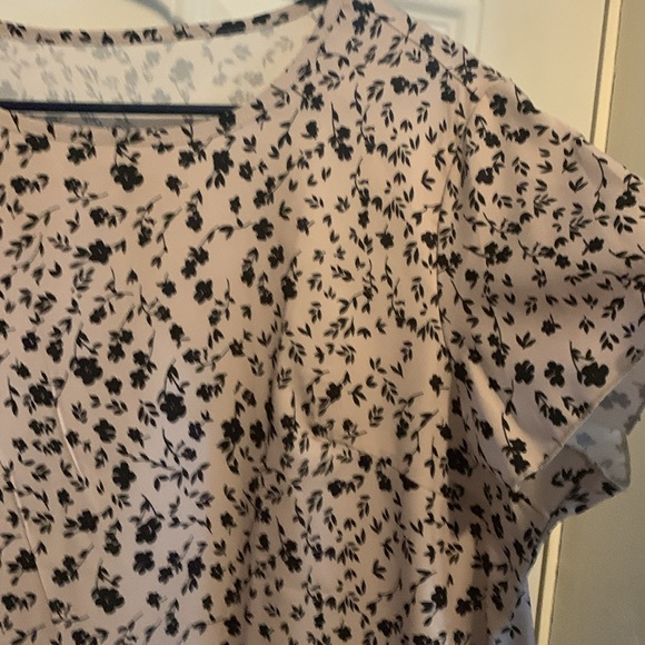 SUPER CUTE 🥰 Tan & Black Floral Print Blouse!! XL - Picture 10 of 16